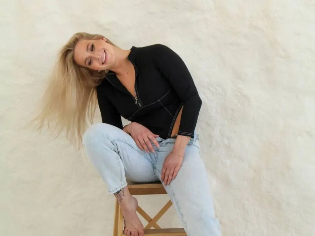 AlliceBrownies – webcam model profile photo