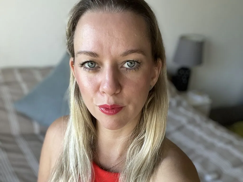 AmindaRobin – webcam model profile photo