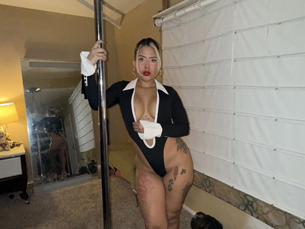 ivonnes – webcam model profile photo