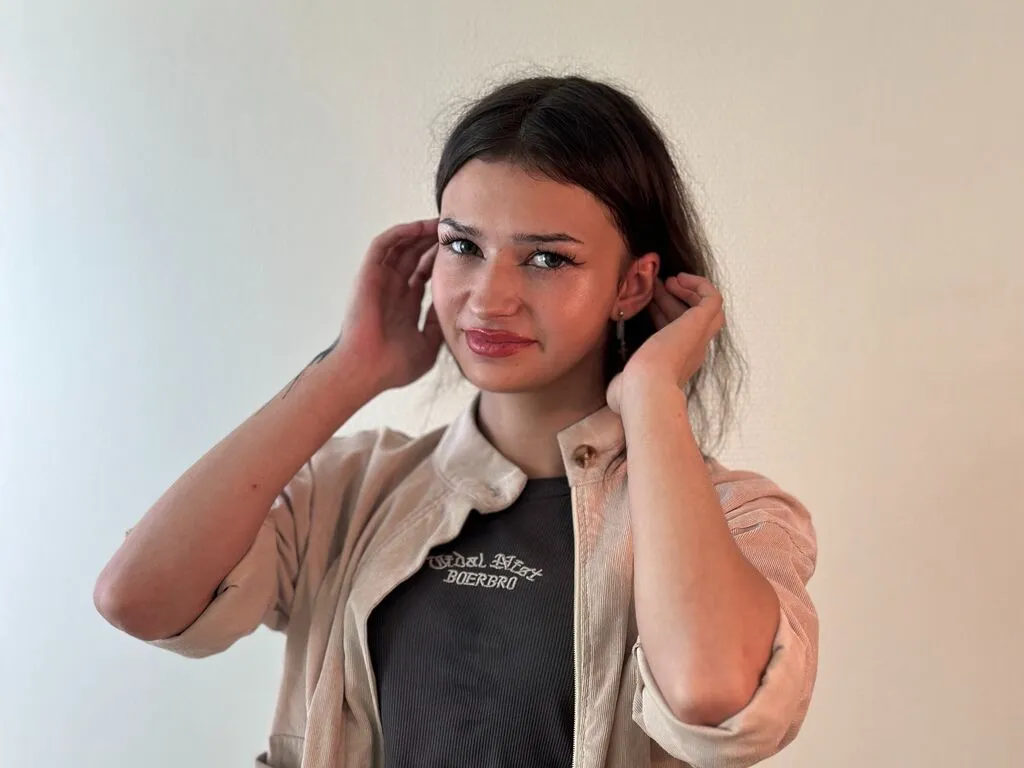 LucyBarcenas – webcam model profile photo