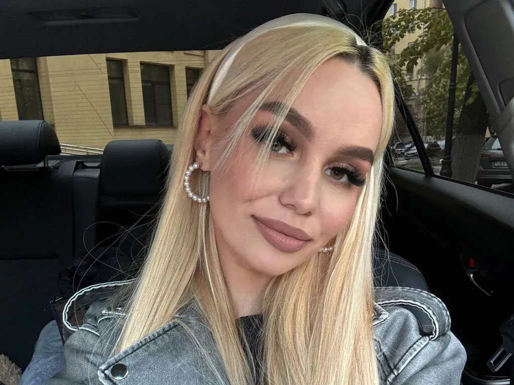 LynGriscom – webcam model profile photo