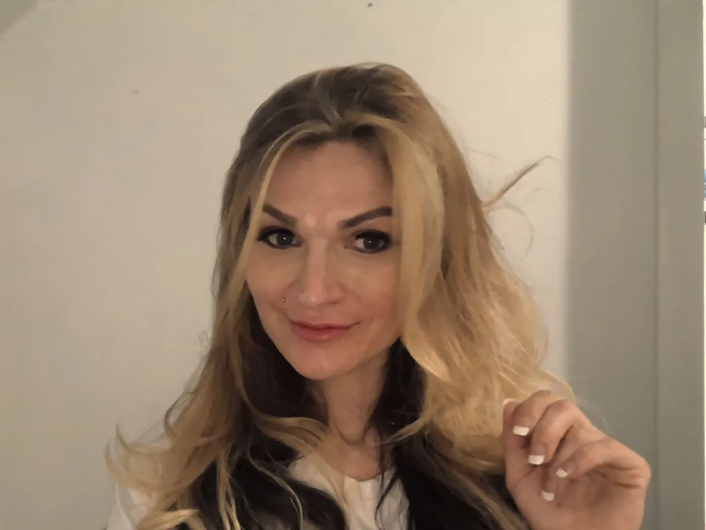 MadisonCecily – webcam model profile photo