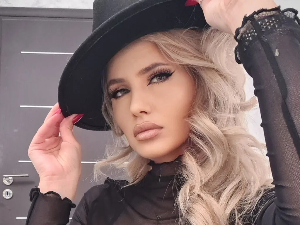 MoniqueSin – webcam model profile photo