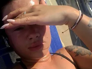 Emillyxxo – webcam model profile photo