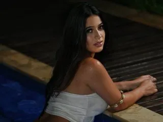 Luuh – webcam model profile photo