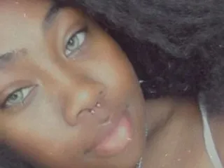 YaminaStar – webcam model profile photo